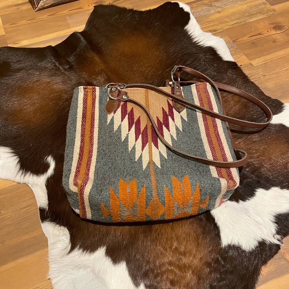 Navajo Pattern Purse - Picture 4 of 10